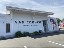 ヴァンカウンシル 福岡店(VAN COUNCIL)の雰囲気（白を基調としたオシャレな建物です♪）