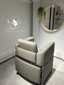 ルナフローラバイエム 横浜鶴屋町(luna flora by em)の写真/髪と頭皮のエイジングケアに特化したメニュー有り◎歴10年以上熟練の技術を持ち合わせたスタッフのみ在籍！