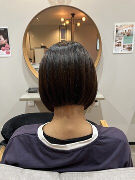 トラッド(TRAD) 前下がりぱっつんボブ