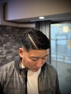 プラウド(PROUD) サイドパート／七三分け/スキンフェード/バーバー/刈り上げ