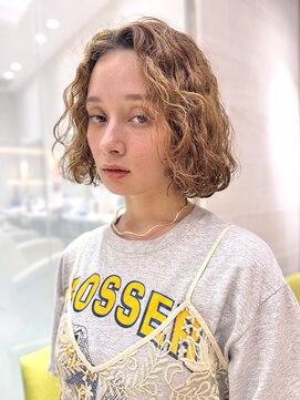 ピークアブー 銀座中央通り(PEEK-A-BOO) クセを活かしたナチュラルカーリーボブ