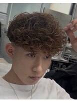 イーラ アメ村店(era)&nbsp;スペインカール　ツイストスパイラル眉カットメンズパーマ