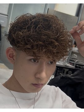 イーラ アメ村店(era) スペインカール　ツイストスパイラル眉カットメンズパーマ
