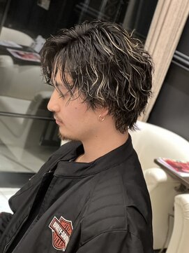 ライン(LYNE) メンズカット/波巻きパーマ/ハイライト/デザインカラー