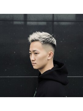 ウィスカーズ(Whiskers) ハイトーン×スキンフェード