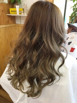 ララテラス(LaLa Terrace) ～LaLa Terrace流～ブルーアッシュ×無造作ウェットウェーブ