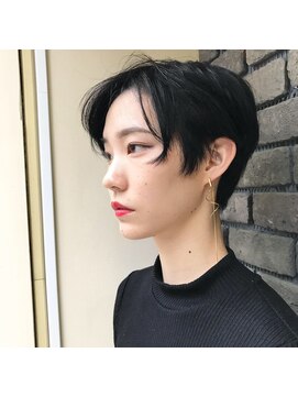 ロベルシ(ROVERSI) ヘルシーショート×黒髪×マニッシュショート