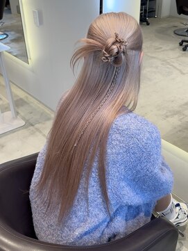 ケリーアン 太田(kelly.un) ミルクティーベージュ / カチモリ / ハーフアップ / アレンジ