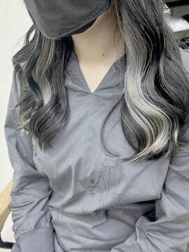 ユニ 江坂(Uni.) インナカラー　イヤリングカラー　グレージュ　シルバー