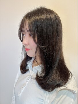 レヴィア(REVIA) レディース黒髪レイヤースタイル