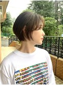 ひし形シルエットのネープレスショート