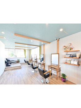 【オーダーメイドの髪質改善ヘアエステ】落ち着いた雰囲気の店内で、心も髪もリラックスしながら施術♪