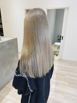 チェレ ブラン 堺東店(Chere brun) 艶髪ストレート×ハイトーンカラー×ミルクティーベージュ