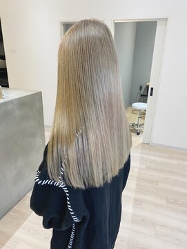 チェレ ブラン 堺東店(Chere brun) 艶髪ストレート×ハイトーンカラー×ミルクティーベージュ
