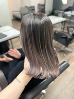 ヴィフ 大船(VIF)&nbsp;バレイヤージュケアブリーチダブルカラー切りっぱなしボブ外ハネ