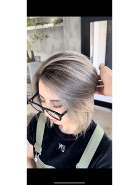 アポロ 横浜駅店(apollo) ハイライトバレイヤージュダブルカラーミルクティーベージュ