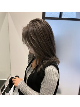 アン(Un) グレージュカラー/透明感カラー/大阪ヘアカラー /髪質改善
