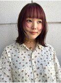くびれヘア顔周りレイヤー 前髪インナーカラーピンクレッド 20代