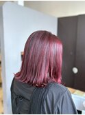 目を引く鮮やかな高発色カラー×切りっぱなしボブ