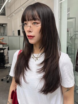 ニトバイアンキシム(nit by ahnkism) レイヤーカット顔まわりストレートロングレイヤー堀江