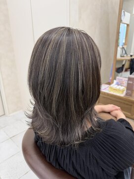 ソエル(Sowel) 50代の白髪ぼかしハイライトカラー
