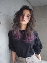 ワット 新宿店&nbsp;視線を奪うミステリアスパープルのグラデーションウェーブ