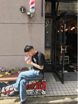 ジェントルマンバーバー(gentleman Barber)の写真/美容室では手に入らない[ダンディズム]が叶う。今人気の[セットレスパーマ]で毎朝自宅でもStylingが楽に！