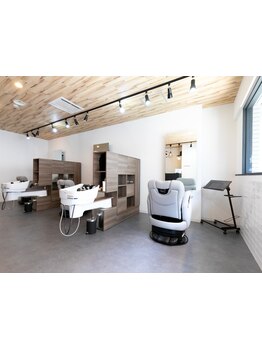 席を移動せずにヘッドスパやトリートメントもできるので周りの目を気にせずゆったりリラックス☆彡