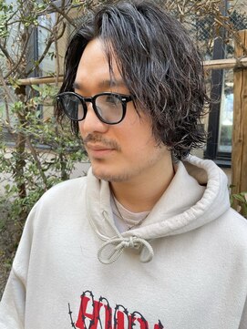 クオル 立川(QOL) ツイストスパイラルパーマセンターパートツイストパーマウルフ