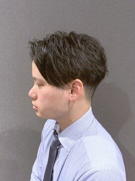 ビーダンディー(Bee dandy) ビジネスツーブロック 束感ショート ナチュラルセンターパート