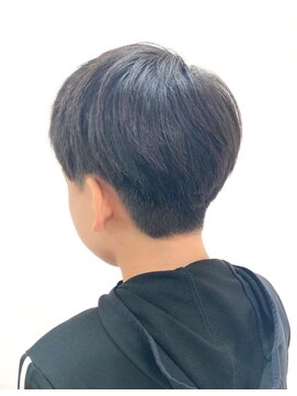 黄ぐまくん美容室 キッズ　ツーブロック　ショート