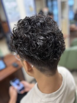 【阪神尼崎駅/南出口すぐ】メンズカット+パーマが《6千円台～》で手に入る！学生さん～ビジネスマンもOK!