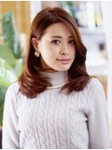 かき上げ前髪の素敵な大人かわいいやわカールスタイル