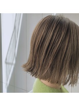 ココンヘアー(KOKON hair) 切りっぱなしボブ×ハイライトオンブロンドベージュ