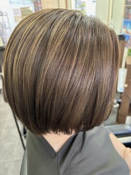 ピックアップ(Pick UP) 大人ハイライト　ブリーチ　白髪ぼかし　ミニボブ