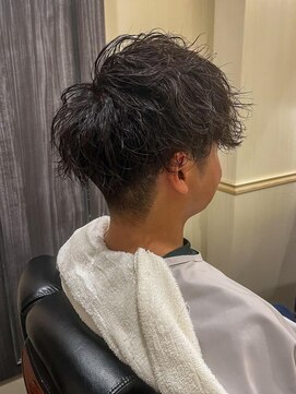 グレイスフル バーバープラチナム 六本木店(Graceful Barber platinum) ツーブロックマッシュ＋スマイルパーマ