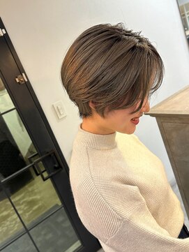 トッカ ヘアアンドトリートメント 難波店 すっきりとした襟足が可愛い大人ショートボブ