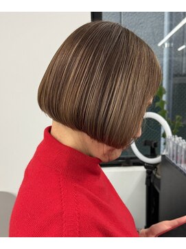 ジエクトアイロ 江坂駅前 似合わせショート/フェザーショート/細めハイライト