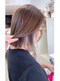 インナーを活かした柔らかグレージュ