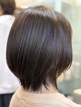 大人の丸みショート・自然なツヤブラウン