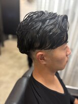 オモテサンドウ バーバー(OMOTESANDO BARBER)&nbsp;フェード＋緩めニュアンスパーマ