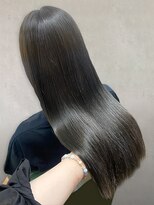 クオール(Quol)&nbsp;髪質改善カラーアッシュグレージュ艶髪ストレート20代30代