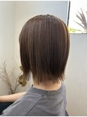 オリーブベージュ