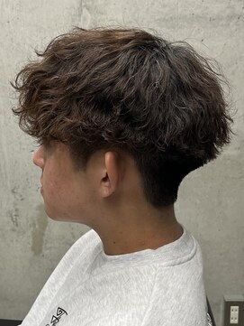 フイ 代々木(Hui) メンズ/アップバング/ツーブロックマッシュ/束感ショート波巻き