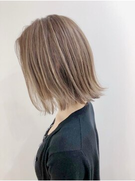 ミスグランディーヴィラス(Miss Grandee VILLAS) 前下がりボブ/ミディ/ハイライト/透明感カラー/20代30代40代