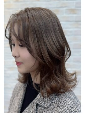 ヘアケアアンドヘアデザイン リベール(L:belle) ゆるふわミディアム ベージュ グレージュ 小顔