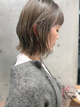 エウペ 渋谷(WEUPE) 斜めバング/グレージュカラー/デザインカラー/シルキーベージュ