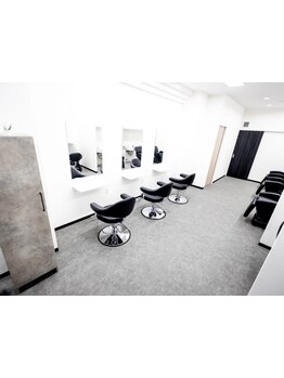 最初から最後まで同じスタイリストなので初めてだと言いにくい細かな要望やお悩みも、気軽に相談できる◎