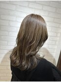 アッシュグレーカラー×レイヤースタイル