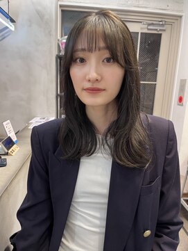 ロマリア(Lomalia) 乾かすだけでキマる髪/暗めカラーセミロンググレージュ